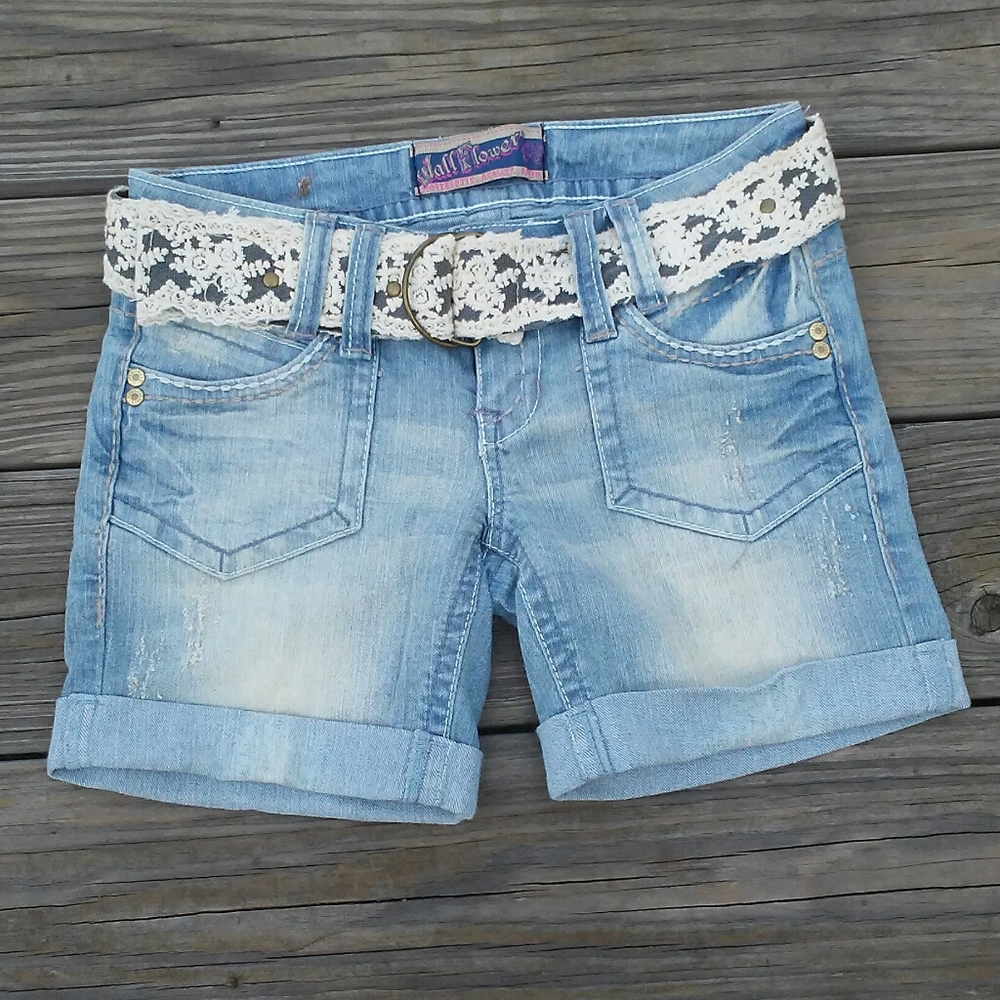 WallFlower distressed cuffed jean shorts w belt